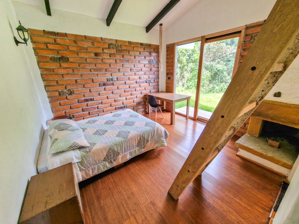Room Bromelia 2